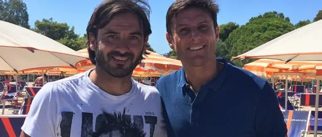 Javier Zanetti fa impazzire Villapiana. Pupi in posa con De Angelis