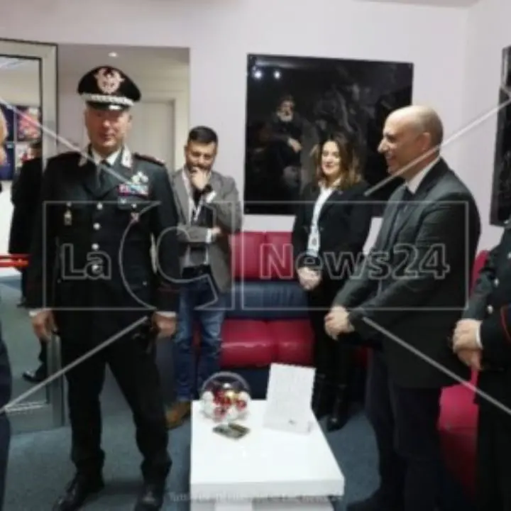 Il generale dei carabinieri Salsano in visita a LaC: «Grande lavoro, non arretrate mai»