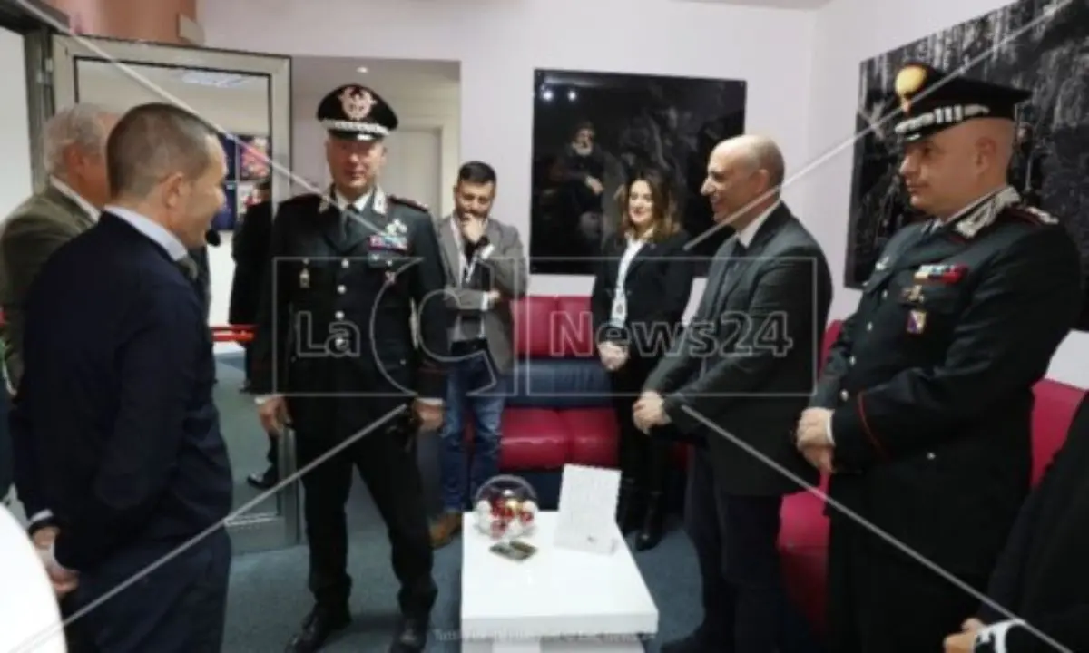 Il generale dei carabinieri Salsano in visita a LaC: «Grande lavoro, non arretrate mai»