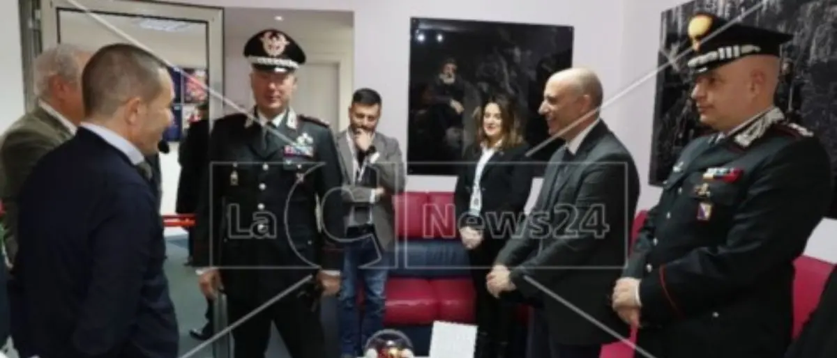 Il generale dei carabinieri Salsano in visita a LaC: «Grande lavoro, non arretrate mai»