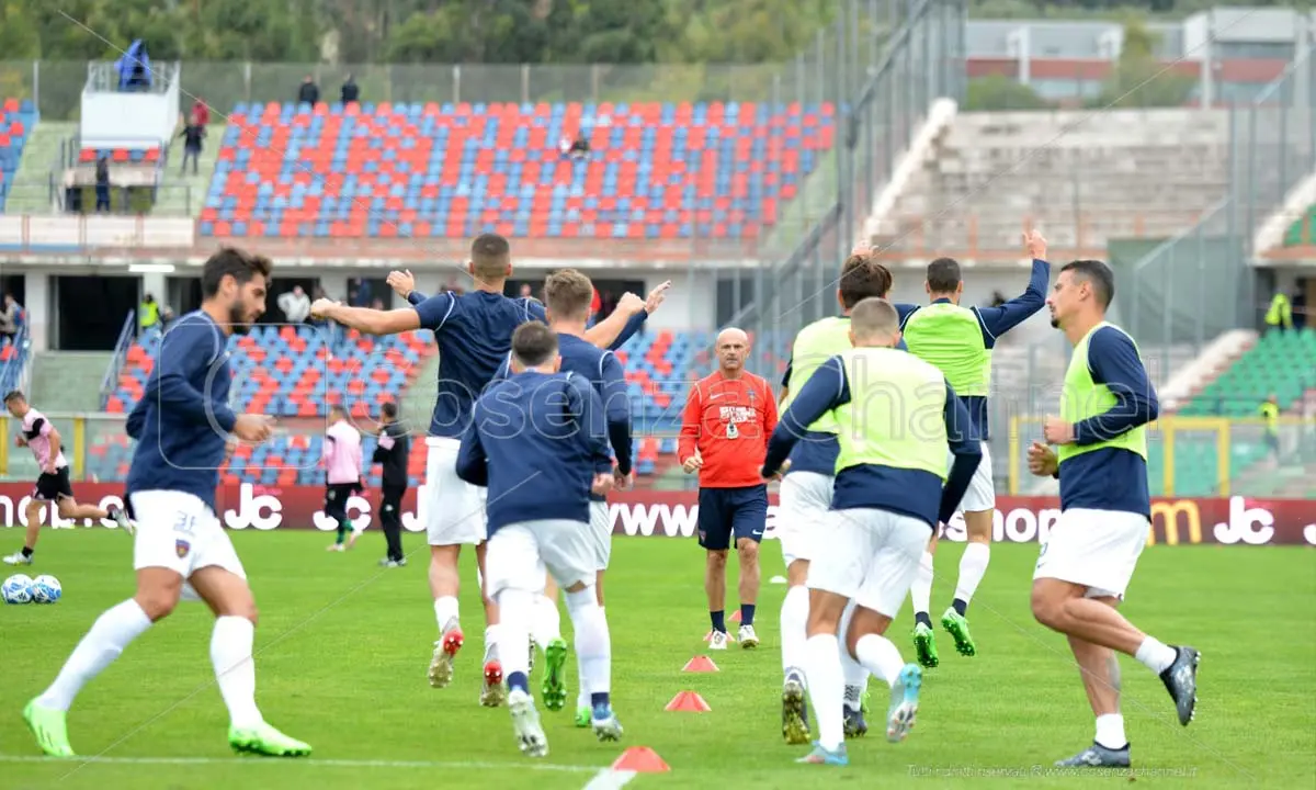 Cosenza, test in famiglia pensando al calciomercato. E spunta un altro attaccante