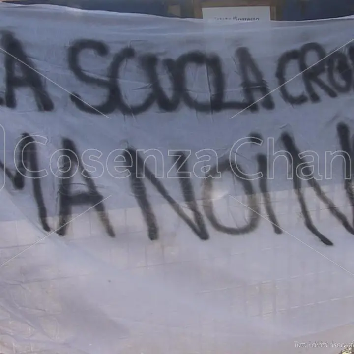 Liceo \"Guarasci\" di Rogliano, scatta la protesta degli studenti | VIDEO