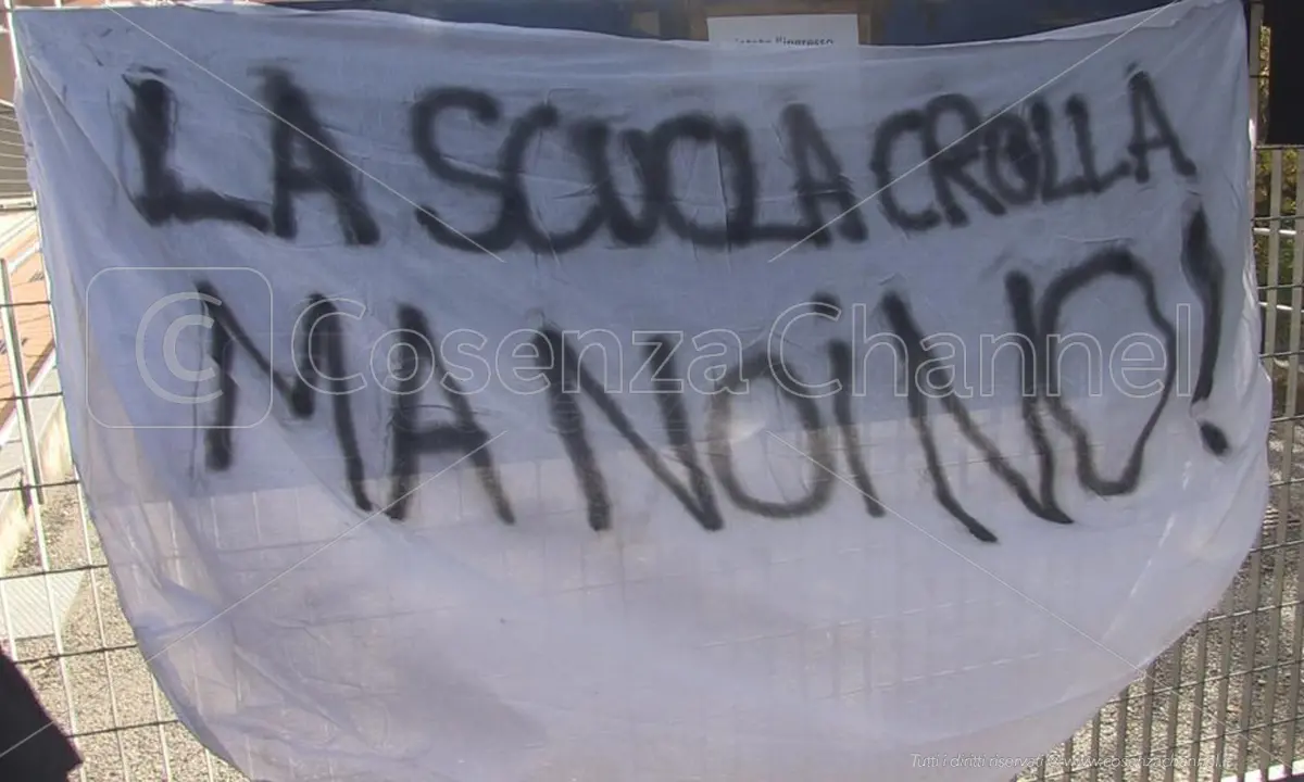 Liceo \"Guarasci\" di Rogliano, scatta la protesta degli studenti | VIDEO
