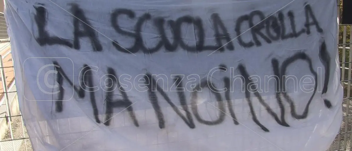 Liceo \"Guarasci\" di Rogliano, scatta la protesta degli studenti | VIDEO