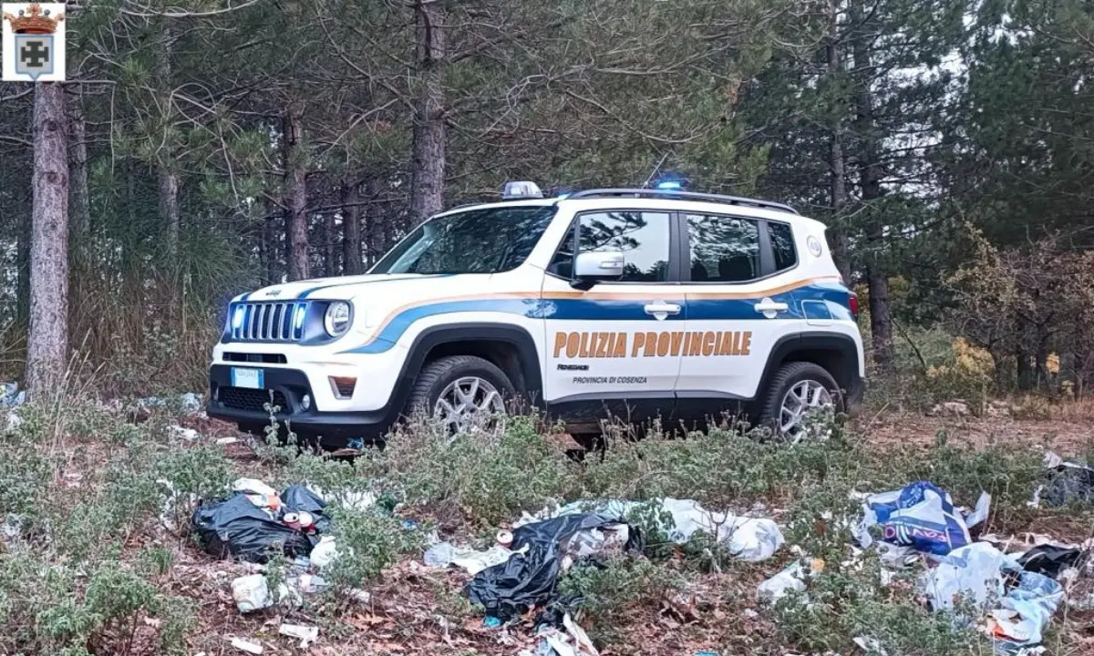 Scarichi non autorizzati e abbandono di rifiuti: in Sila decine di sanzioni della polizia provinciale