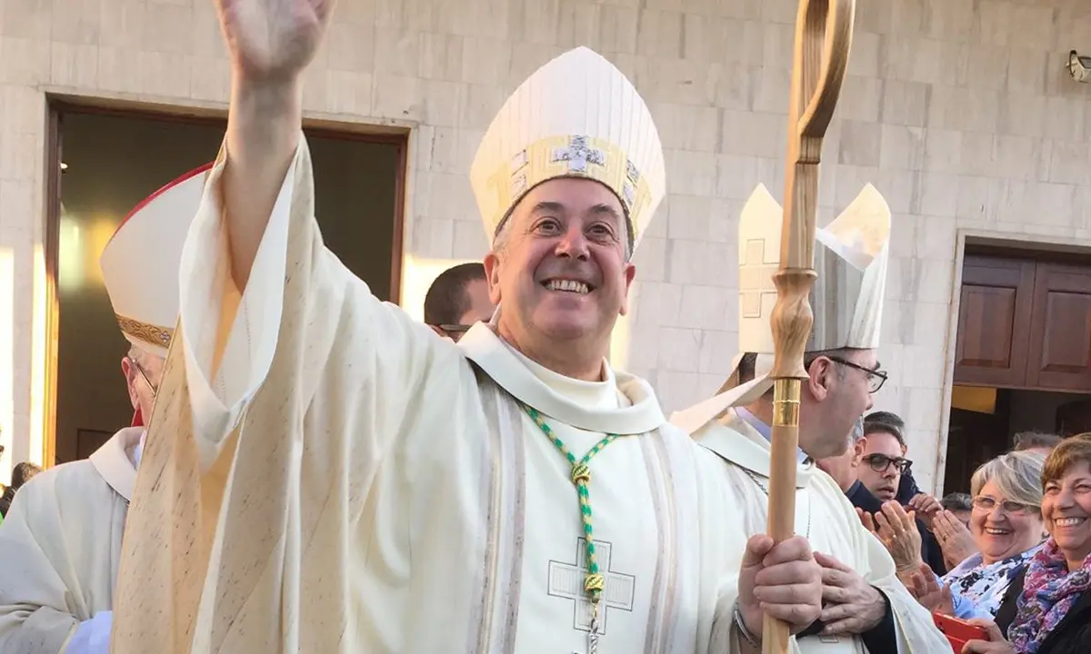 La celebrazione di Monsignor Checchinato per Ognissanti. I trasporti per domani 2 novembre