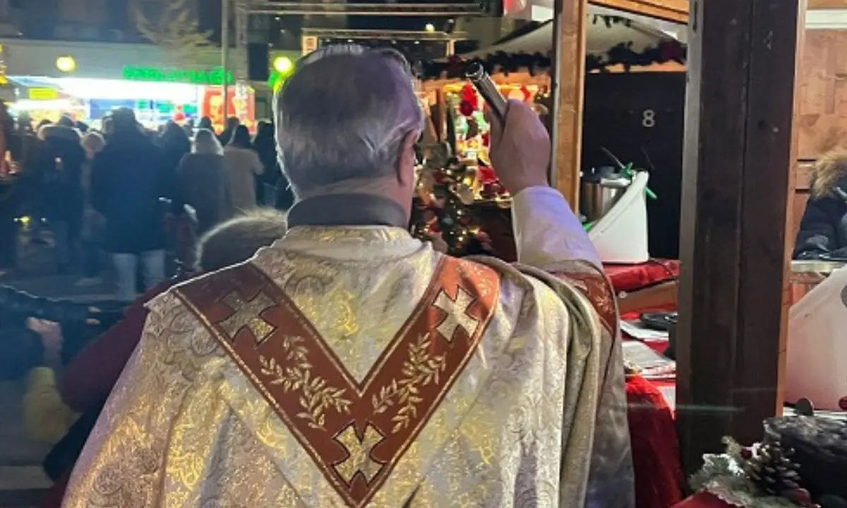 Mirto Crosia, taglio del nastro per i mercatini natalizi
