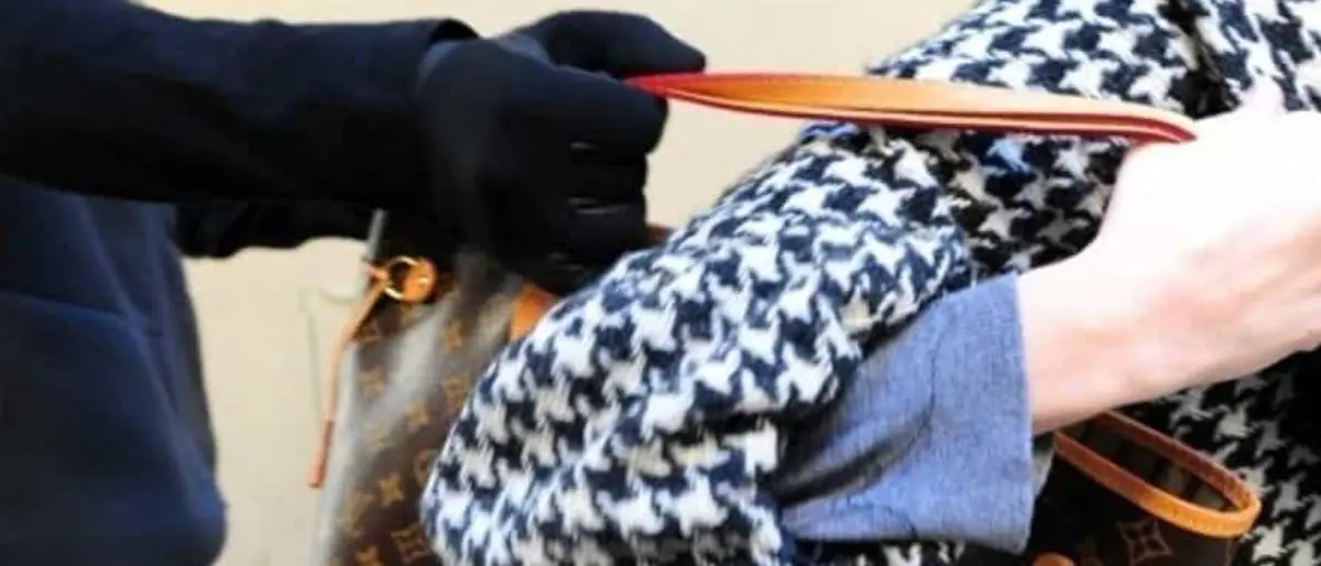 Corigliano Rossano, donna di 84 anni derubata dopo aver ritirato la pensione