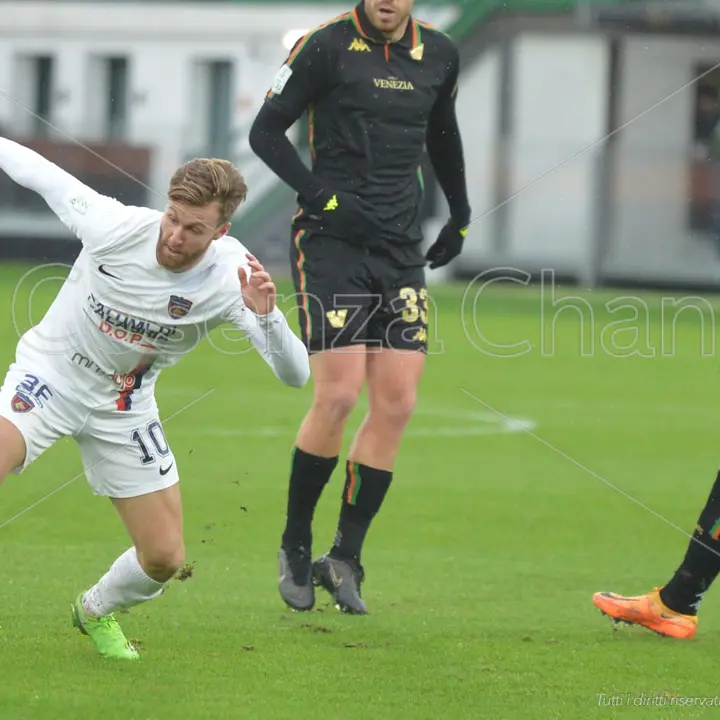 Cosenza, l'equilibrio della Serie B non è un alleato. Da bandire i facili pensieri
