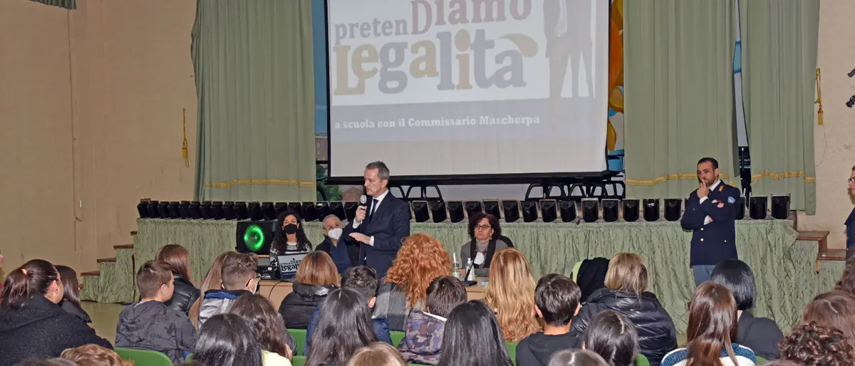 \"PretenDiamo Legalità\", il questore Spina alla Fausto Gullo di Cosenza