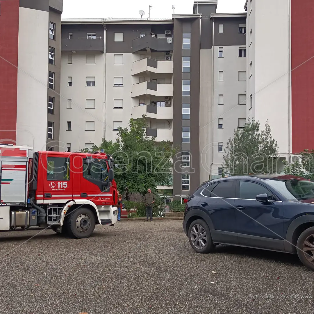 Scuola \"Stancati\", oggi si torna a scuola ma l'odore del gas riporta tutti in strada - LIVE
