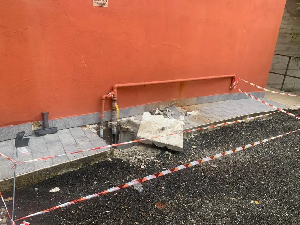 Evacuazione \"Stancati\" di Rende. I Vigili: tutto a norma. Rimossa la carcassa di un gatto | VIDEO