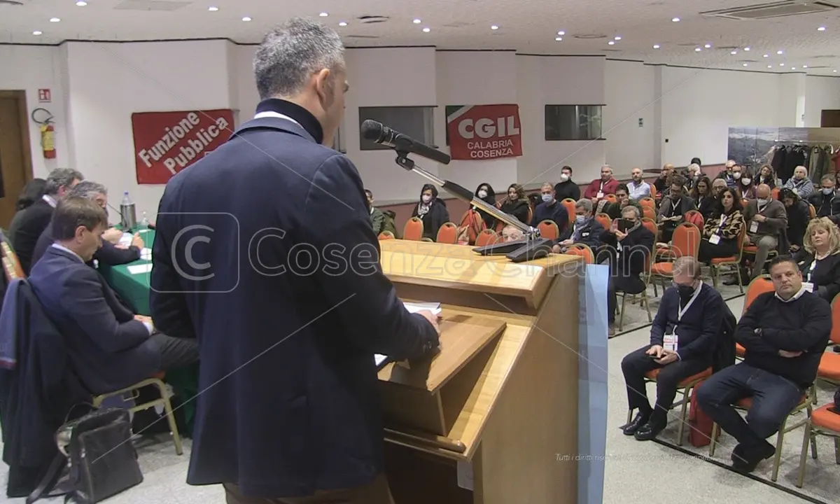 Cgil Cosenza, Alessandro Iuliano è il nuovo segretario della Funzione Pubblica | VIDEO