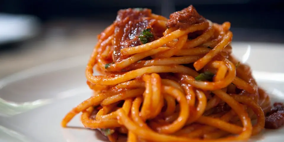 L'APOCALISSE | I giovani chef calabresi a Pizzo organizzano \"l'amatriciana day\"