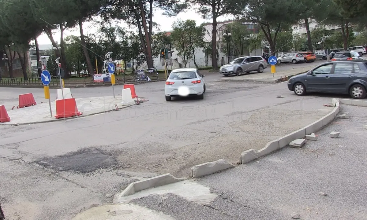 Rende, a Commenda la rotonda della discordia: ecco cosa ne pensano gli automobilisti | VIDEO