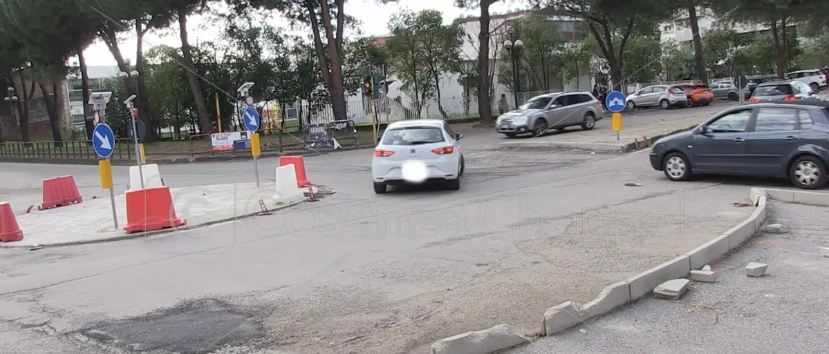 Rende, a Commenda la rotonda della discordia: ecco cosa ne pensano gli automobilisti | VIDEO