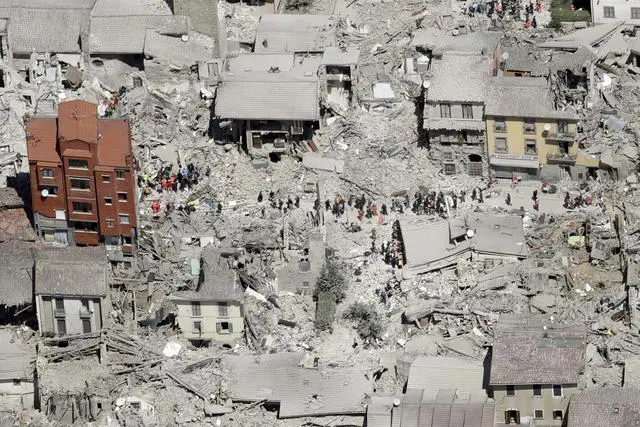 L'APOCALISSE | Centro Sociale Rialzo, Piazza Piccola e Prendocasa a sostegno dei terremotati