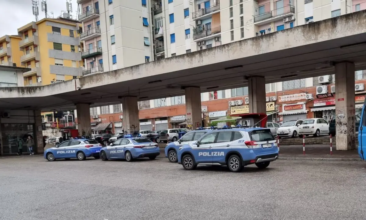 Cosenza, controlli antidroga nelle scuole e in piazza Autolinee