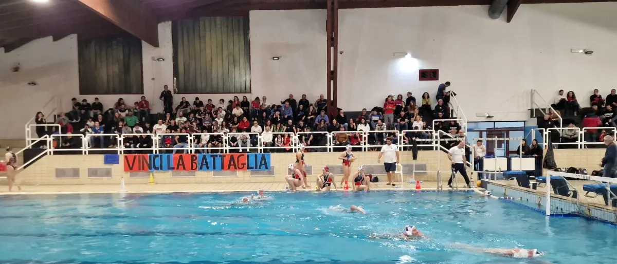 Pallanuoto serieA2 femminile, Cosenza capolista del girone Sud: 10-7 contro Napoli Lions