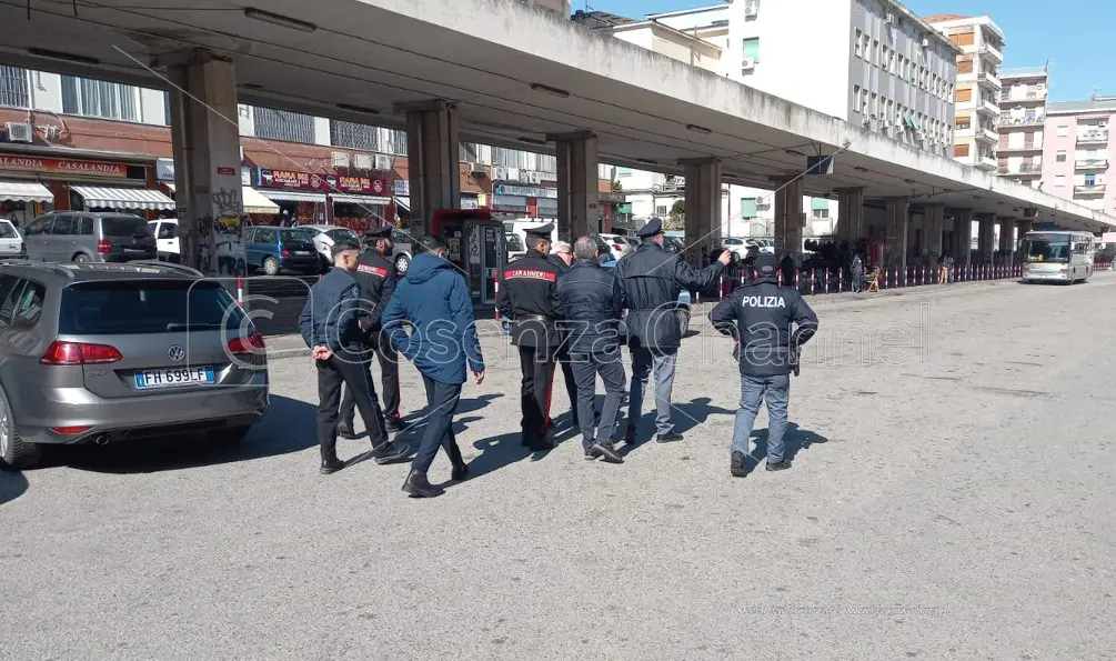 Cosenza, sopralluogo delle forze dell'ordine all'autostazione per la messa in sicurezza