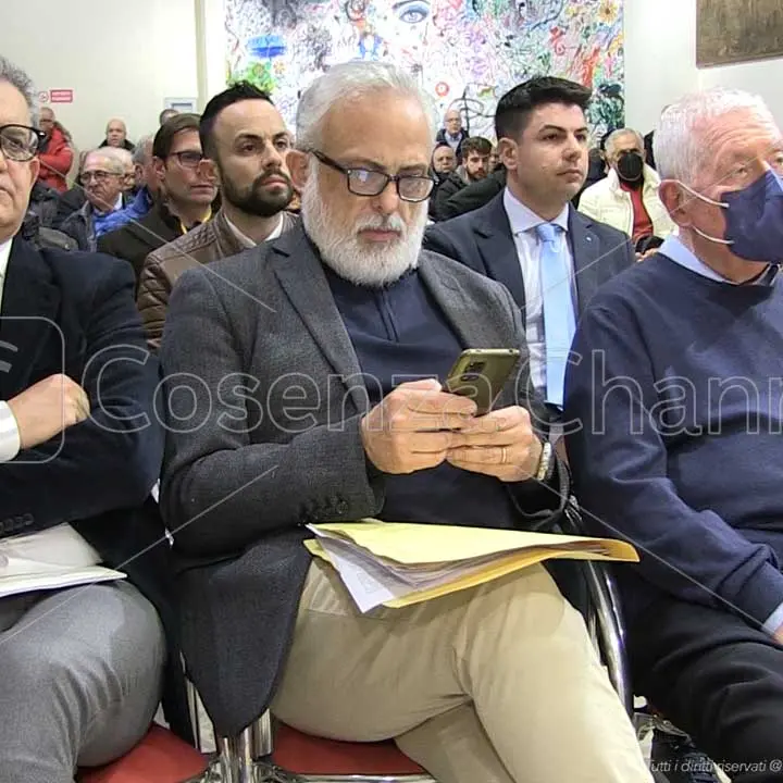 Rende, Talarico e Principe urlano no al Psc: «Si paga dazio ai privati» | VIDEO