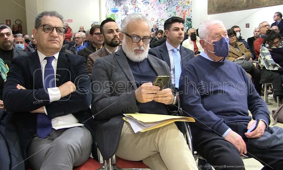 Rende, Talarico e Principe urlano no al Psc: «Si paga dazio ai privati» | VIDEO