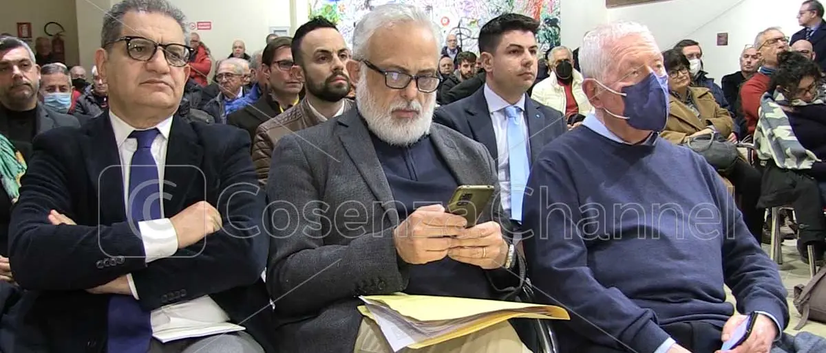 Rende, Talarico e Principe urlano no al Psc: «Si paga dazio ai privati» | VIDEO