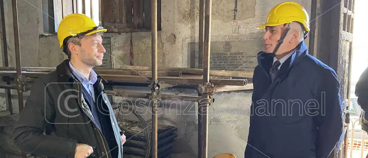 Il Pd di Cosenza chiederà il rimpasto di giunta e Caruso minaccia le dimissioni: il retroscena\n\n\n