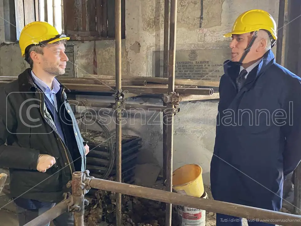 Il Pd di Cosenza chiederà il rimpasto di giunta e Caruso minaccia le dimissioni: il retroscena