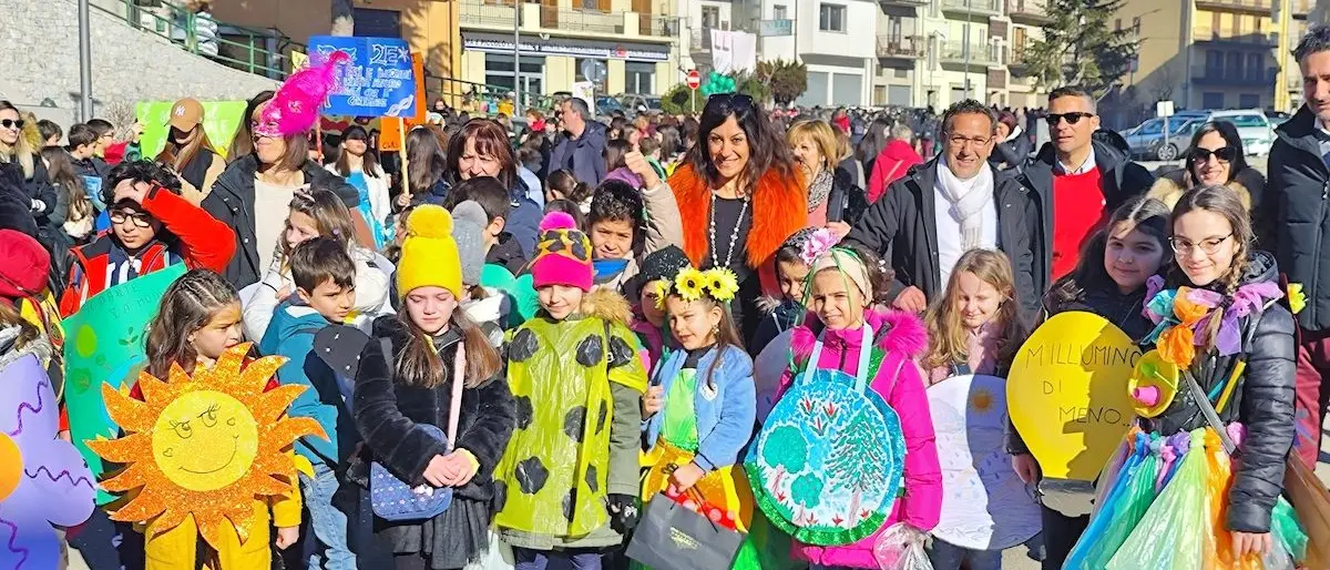 Carnevale di San Giovanni in Fiore, oltre mille bambini sfilano per l'ambiente