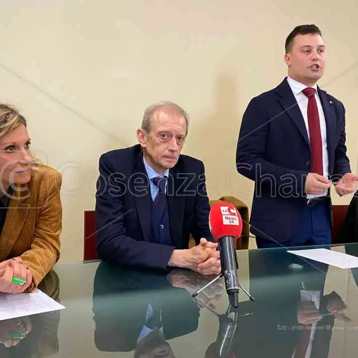 Fassino a Rende: «Cerchiamo forze fresche per il Pd, vogliamo aprire un nuovo ciclo»