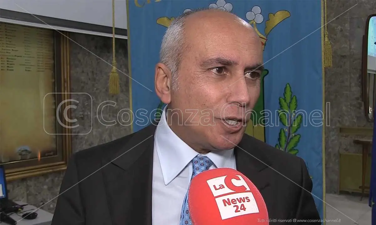 Cosenza, addio al disavanzo. Caruso: «Ok dal Ministero a spalmare 40 milioni in 20 anni»