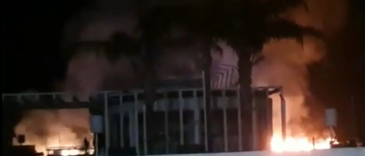 Schiavonea, incendio doloso di uno stabilimento balneare