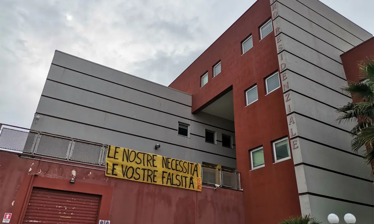 Unical, i collettivi denunciano ritardi per gli studenti in stato di necessità