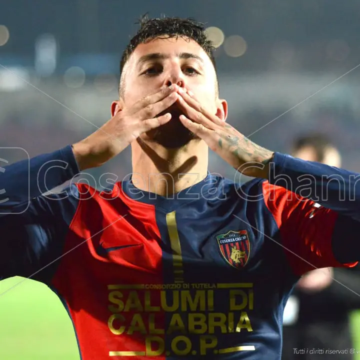 Nasti: «Mi ispiro a Benzema, segno a Cosenza, lo salvo diretto e riconquisto il Milan»