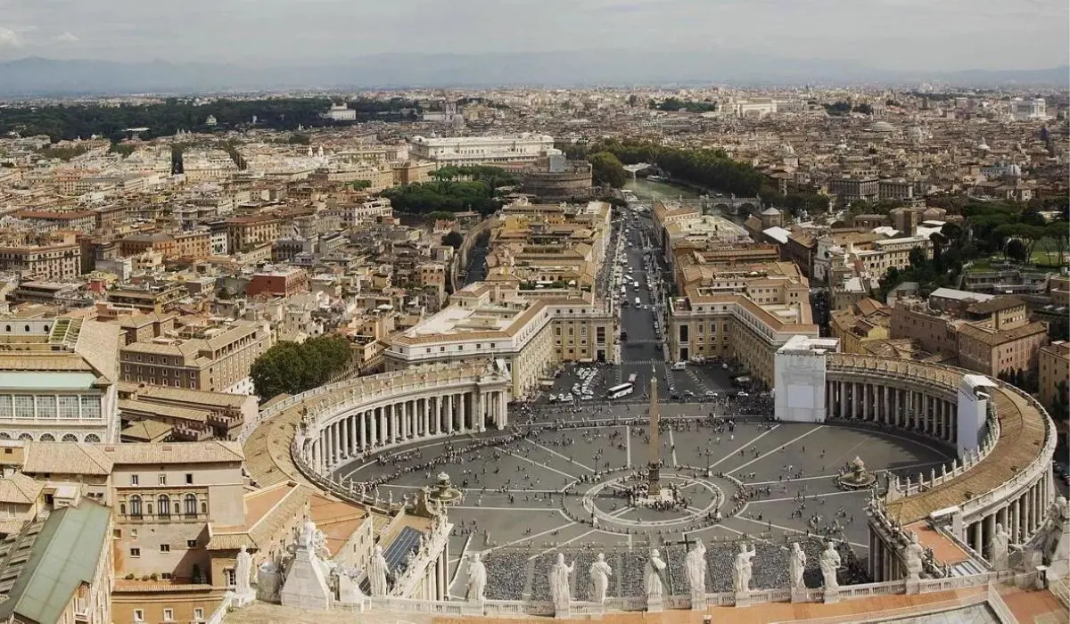 Pontificati più lunghi e più brevi: la lista dei papi che hanno segnato la storia | NOMI