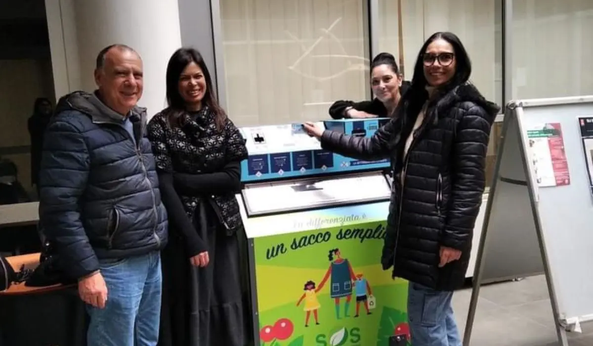 Rende, attiva in municipio il distributore dei sacchetti per la differenziata