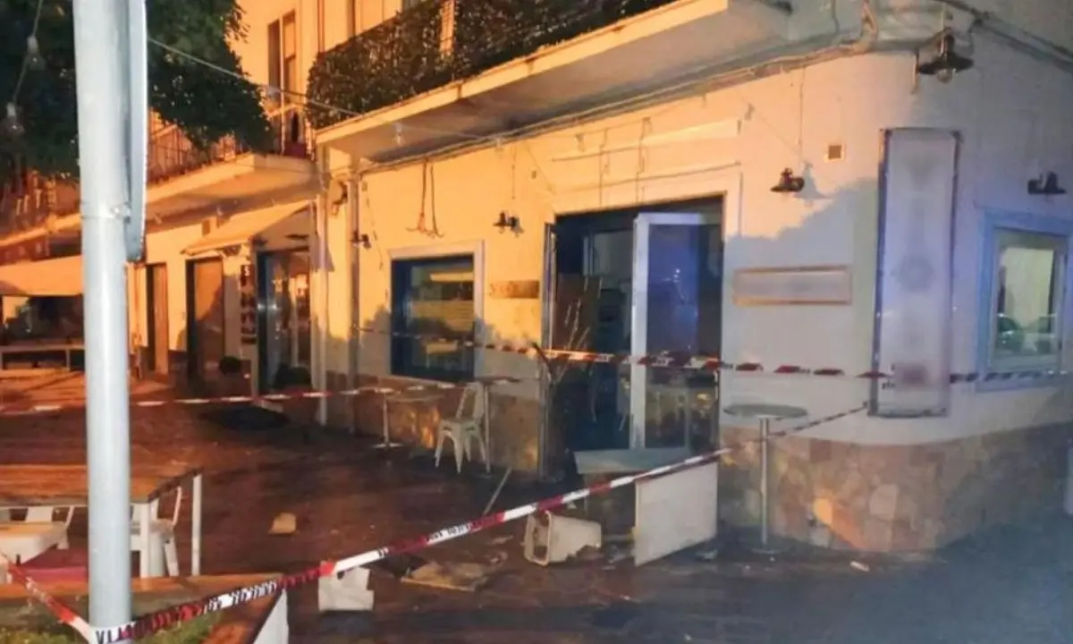 Praia a Mare, dopo la bomba: «Liberiamo i cittadini dalla paura»