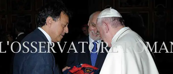 La maglia del Cosenza benedetta da Papa Francesco