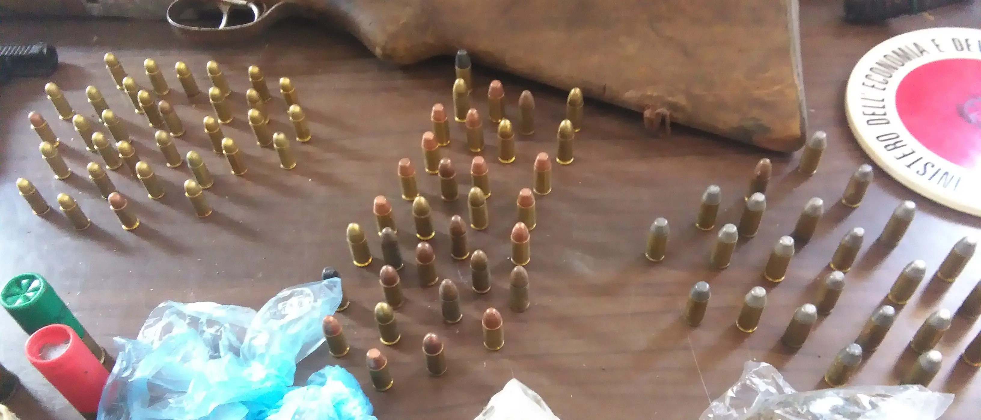 La Finanza scopre un arsenale di armi a Paola