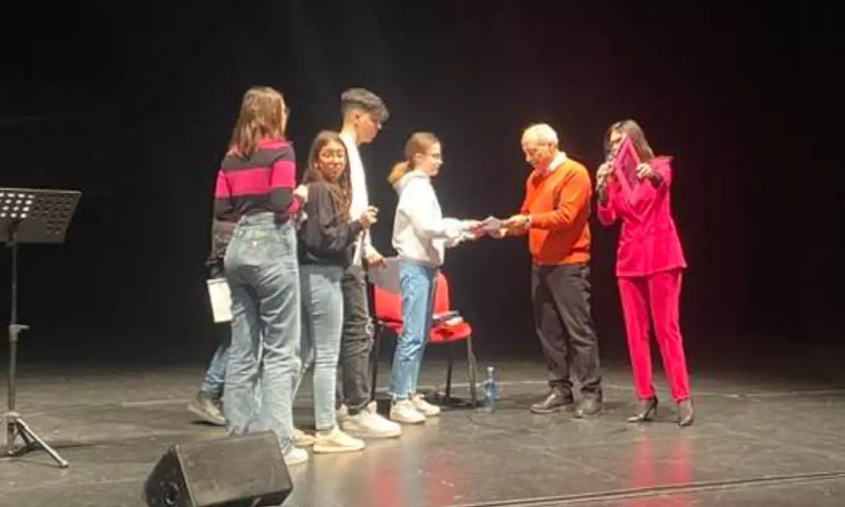 Lo scrittore Carmine Abate incanta il TAU dell'Unical: lectio magistralis agli studenti della \"De Coubertin\" | FOTO