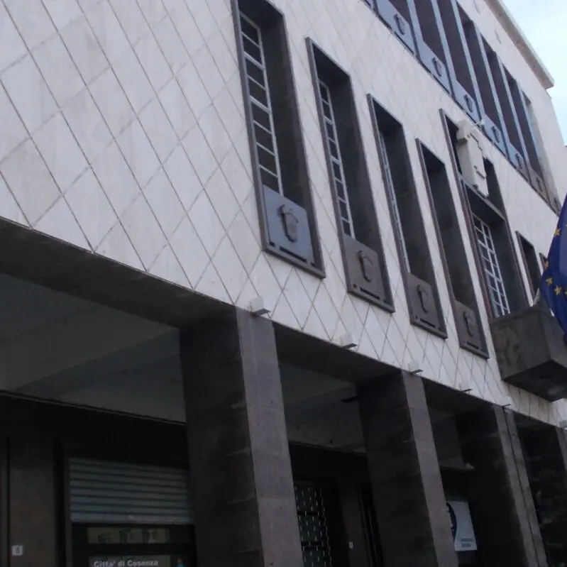 Occhiuto licenzia Cirò, presa di posizione della \"Grande Cosenza\": «Il sindaco riferisca in consiglio comunale»