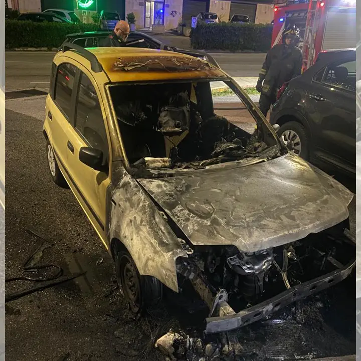 Corigliano Rossano, criminalità senza freni. Altra auto data alle fiamme