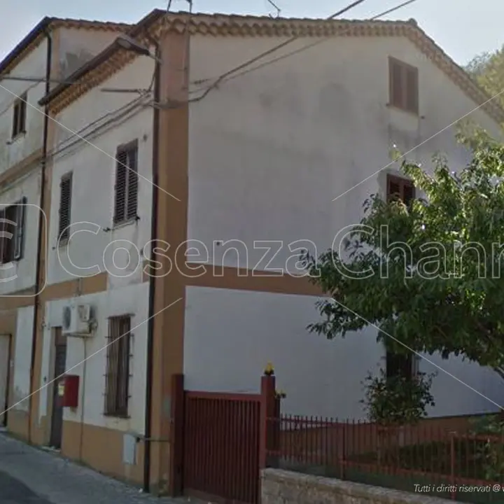 Domanico, rapina alle Poste. I banditi puntano una pistola alla tempia di un dipendente