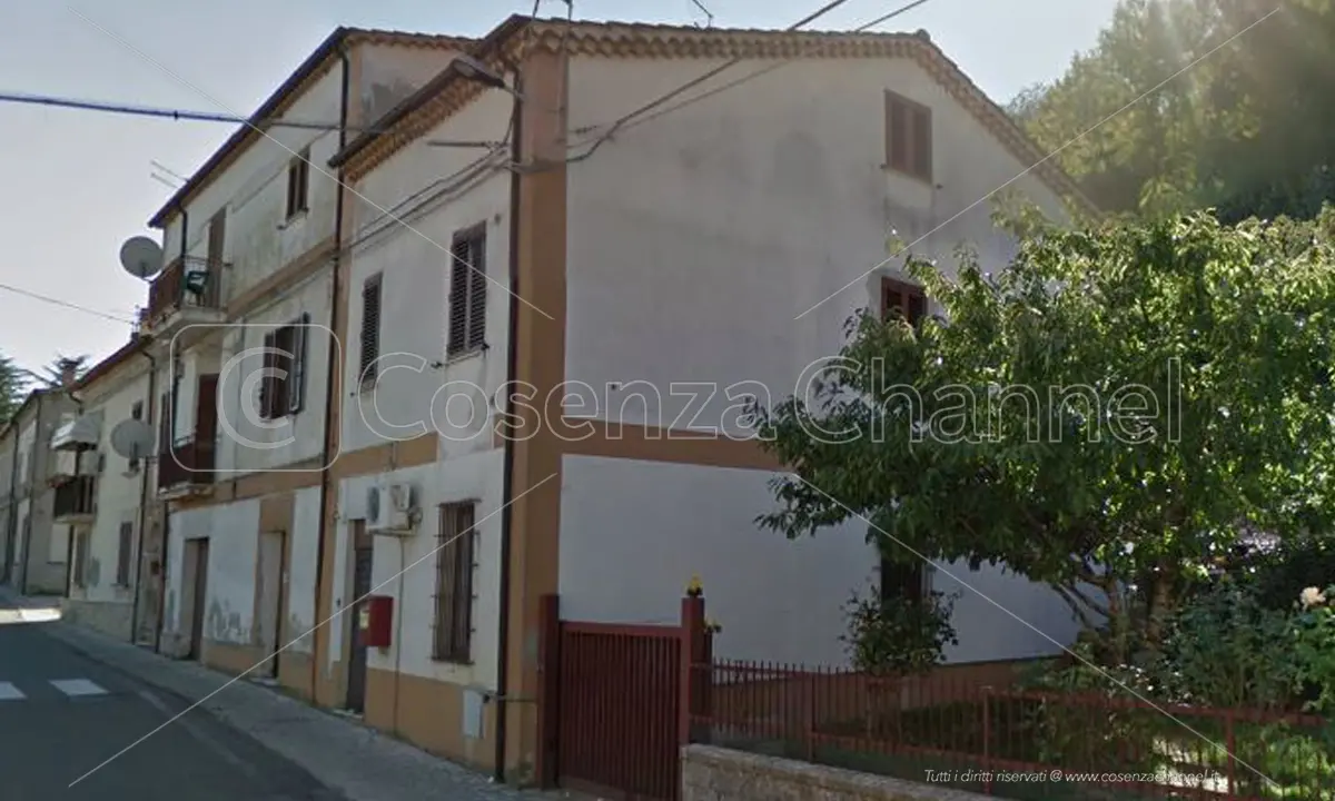 Domanico, rapina alle Poste. I banditi puntano una pistola alla tempia di un dipendente