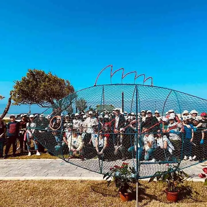 Cetraro, sul lungomare arriva il pesce mangia plastica per raccogliere ed educare