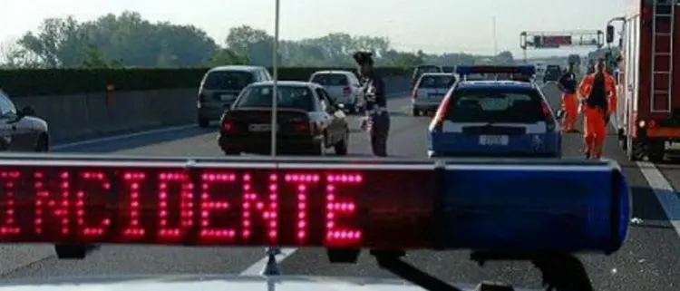 Incidente mortale nei pressi dell'A2: muore donna di 58 anni