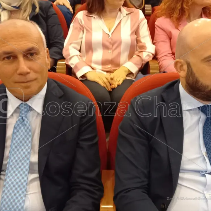 Cosenza-Rende-Castrolibero, i consiglieri regionali firmatari della proposta di legge replicano a Franz Caruso