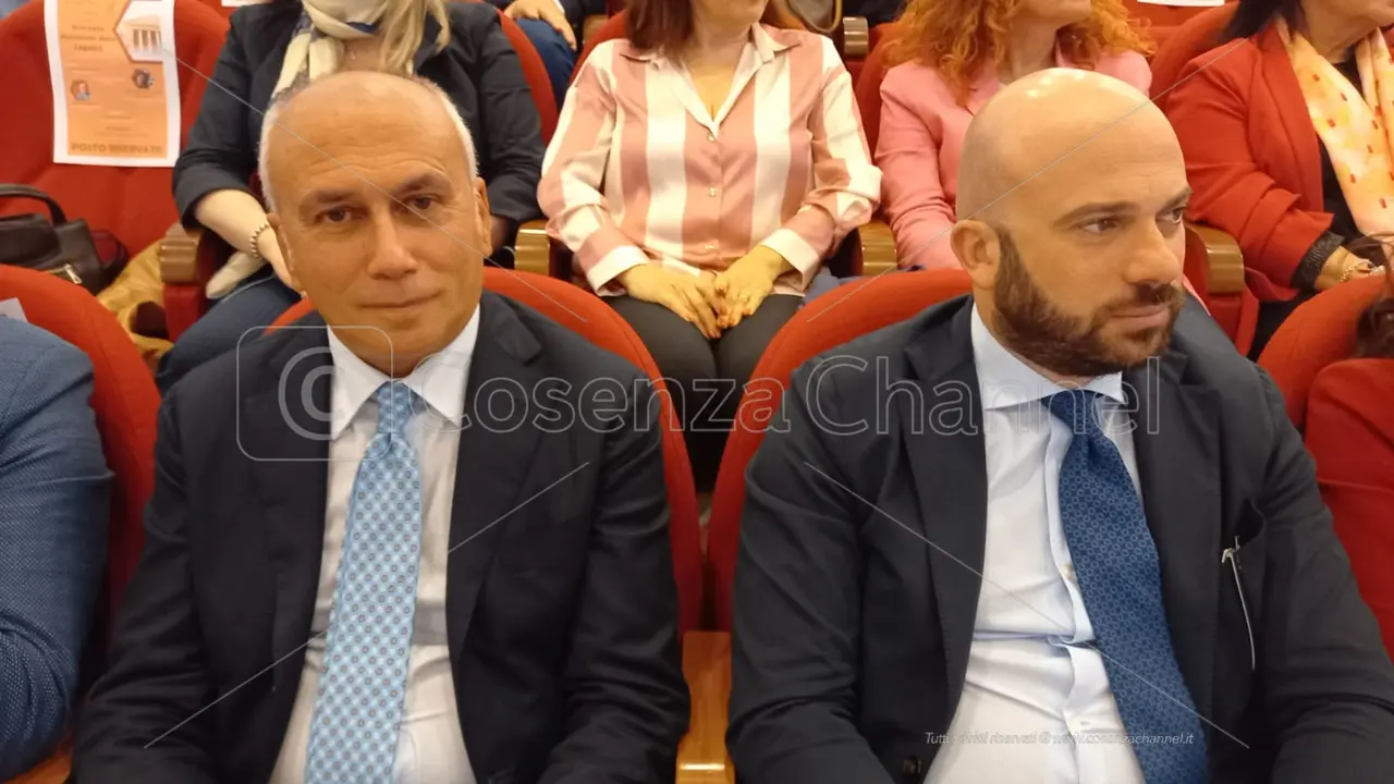 Cosenza, Caruso e Caputo duellano sul mare sporco
