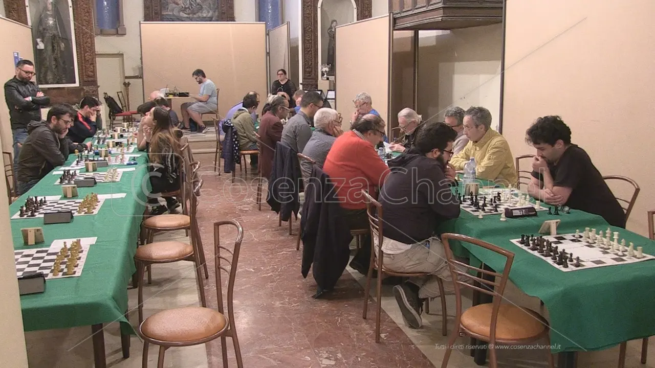 Celico, importante partecipazione per il torneo di scacchi. Titolo regionale ad un 14enne